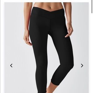 Fabletics L Winn Powerhold Capri leggings black